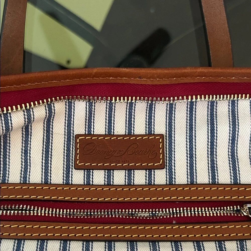 Authentic Dooney and Bourke camel Wayfarer large convertible Tote Bag
